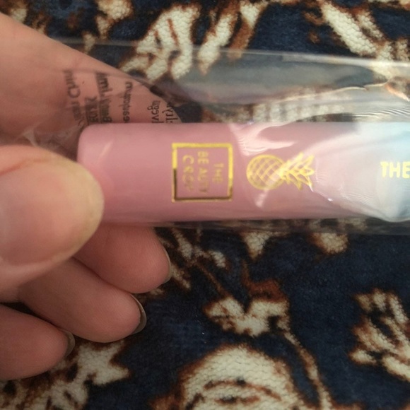 The Beauty Crop Fineapple Powder Brush F203 - Picture 4 of 10